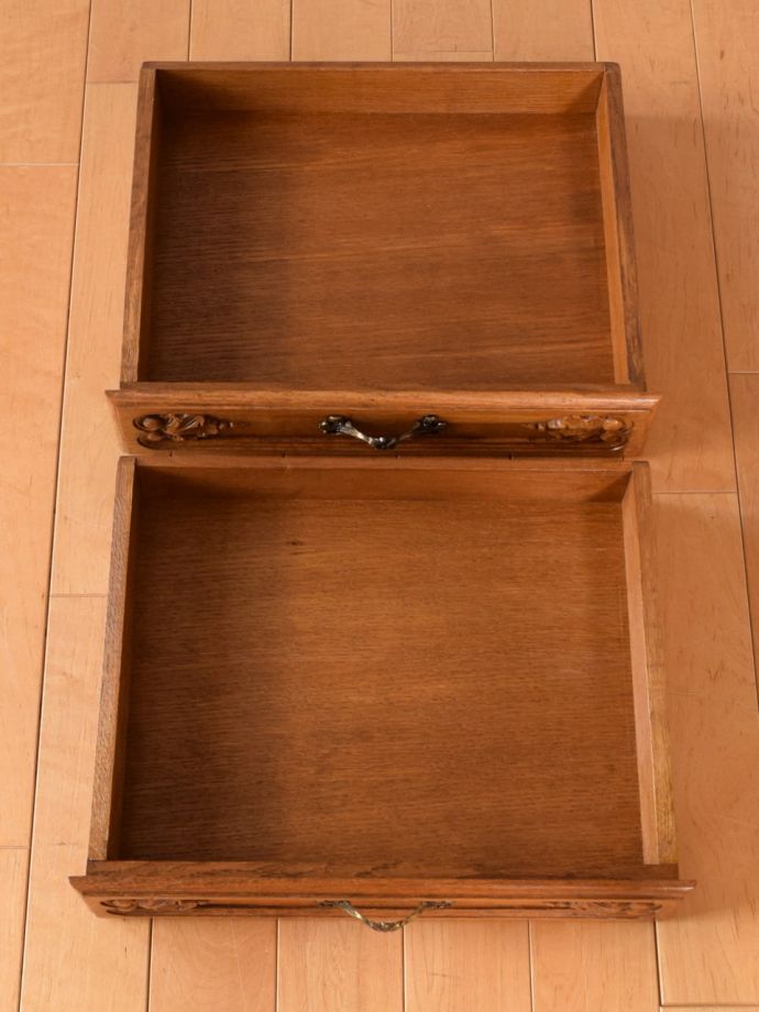 チェストの引き出しの中