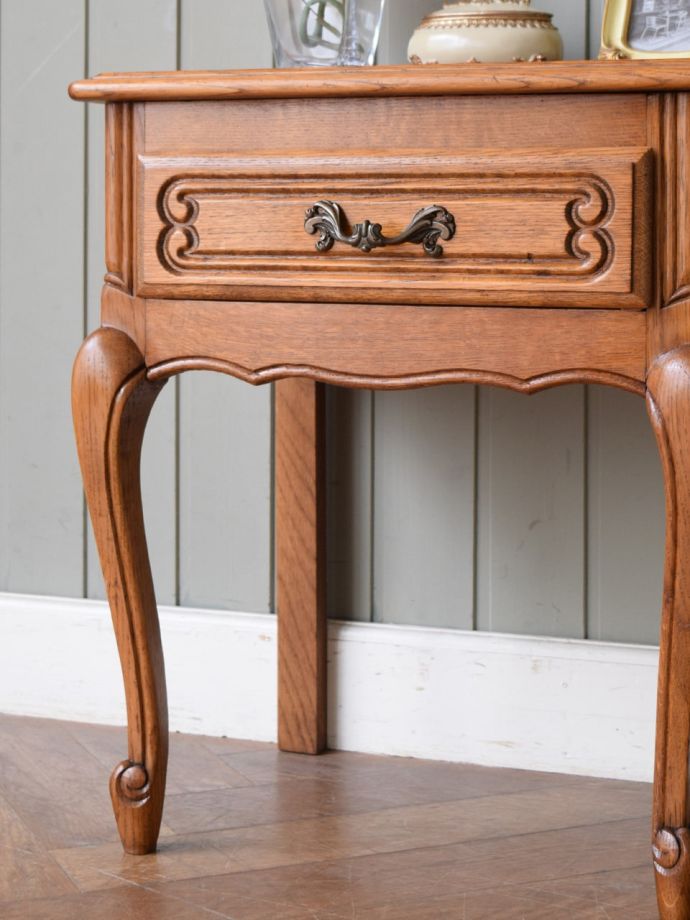 南フランスのアンティークチェスト、コンパクトサイズが可愛いベッド