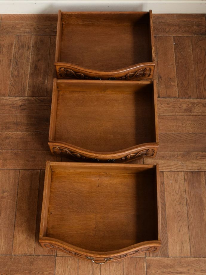 アンティークチェストの引き出し