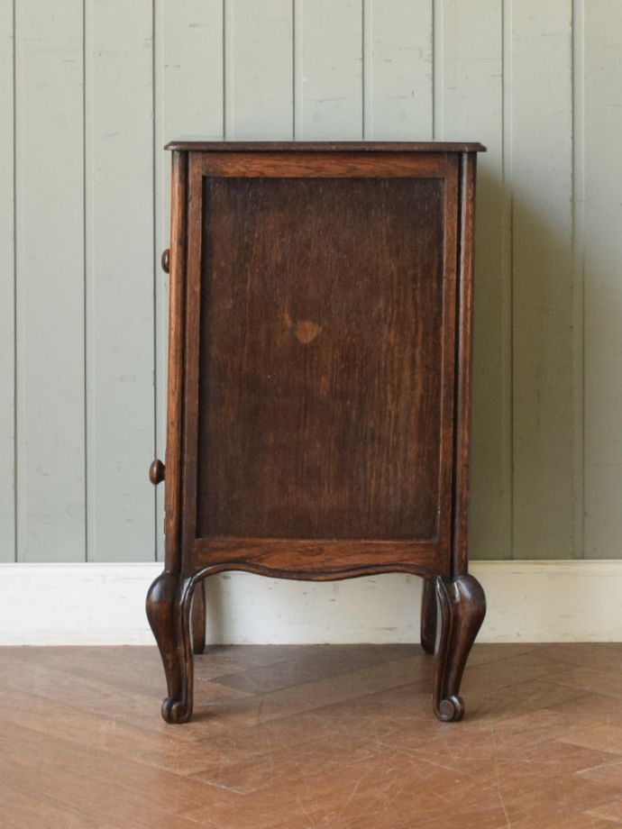 サイドキャビネットの側面