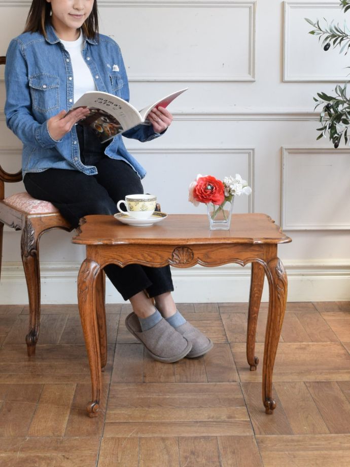 フランスの優雅なコーヒーテーブル