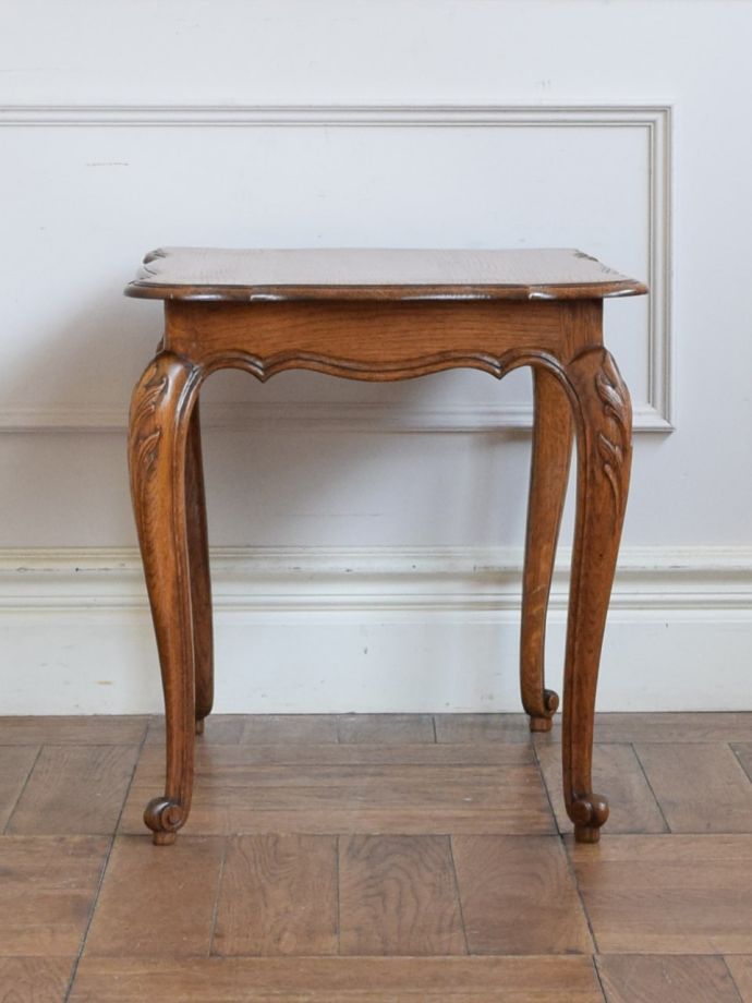 コーヒーテーブルの側面