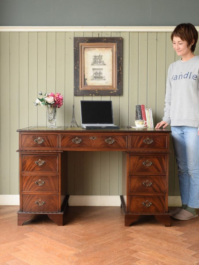英国アンティークのデスク