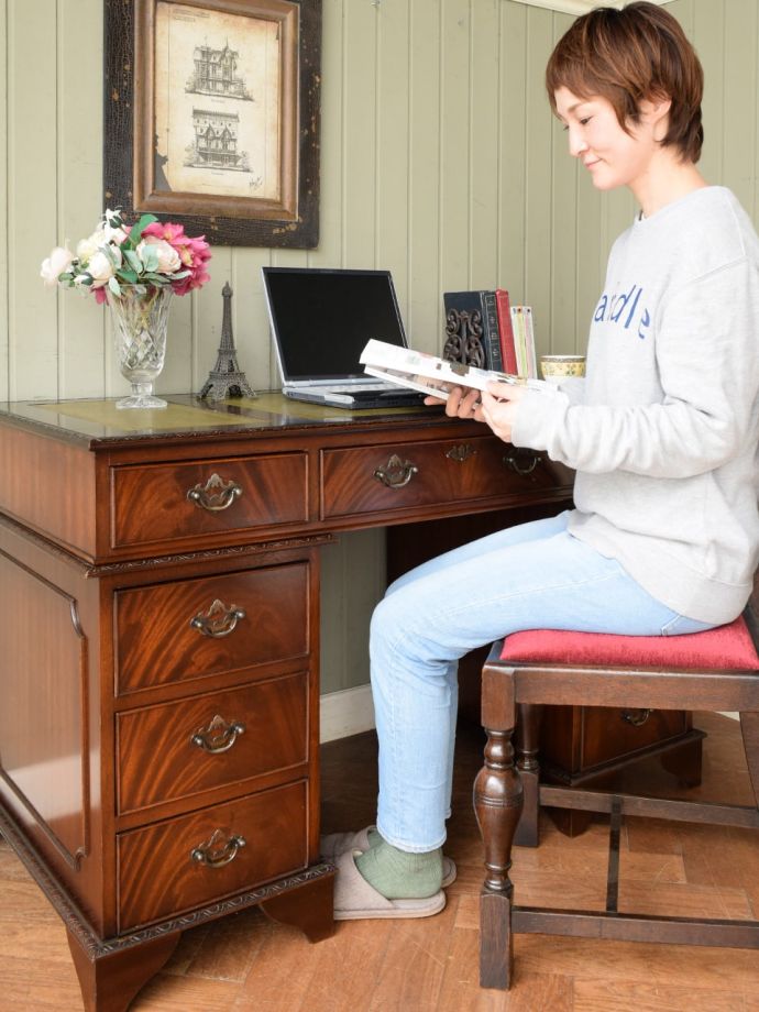 書斎机で楽しむ贅沢な時間