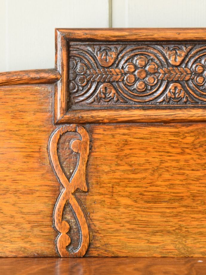 アンティーク家具の装飾