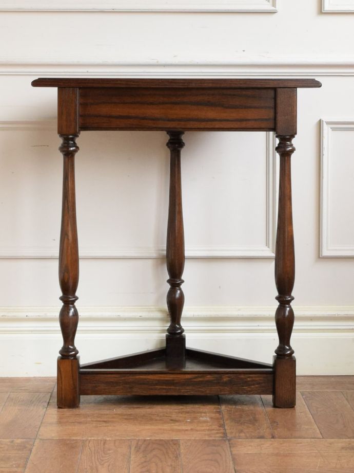 コンソールテーブルの後ろ姿