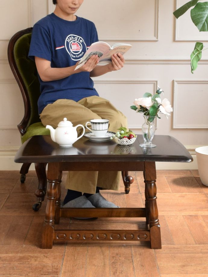 アンティークの折り畳み式テーブル