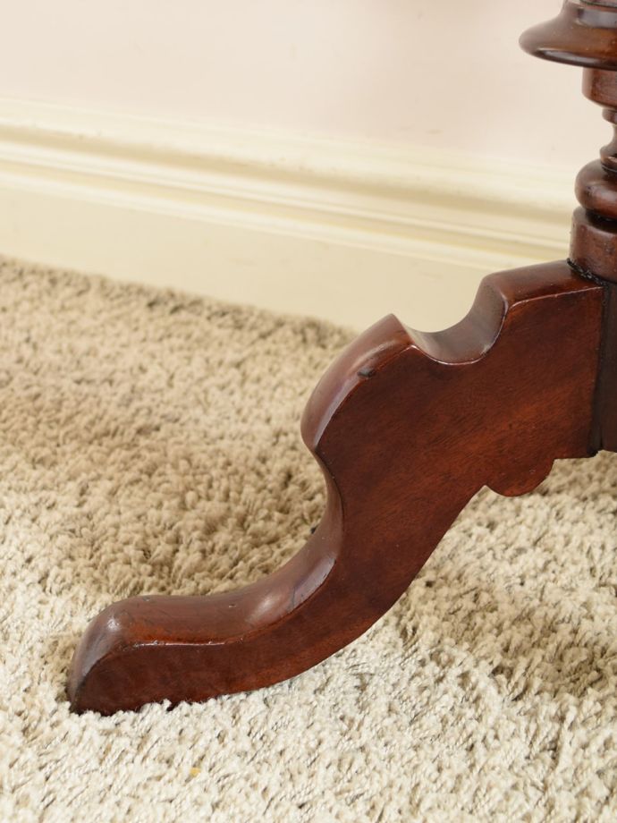 アンティークテーブルの脚