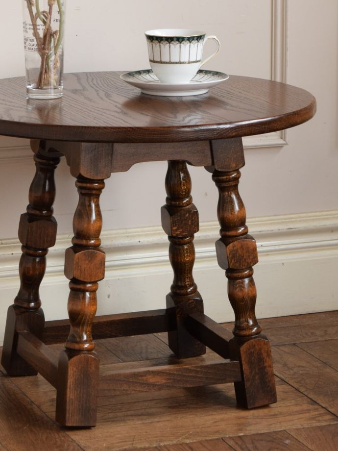 英国のアンティーク家具らしいデザイン