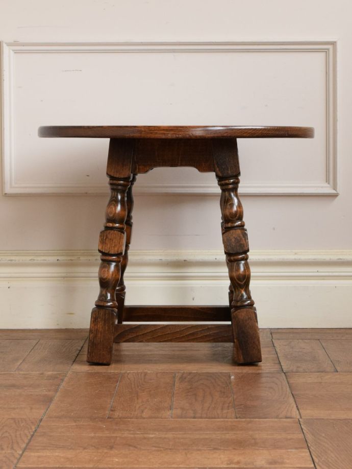 コーヒーテーブルの側面