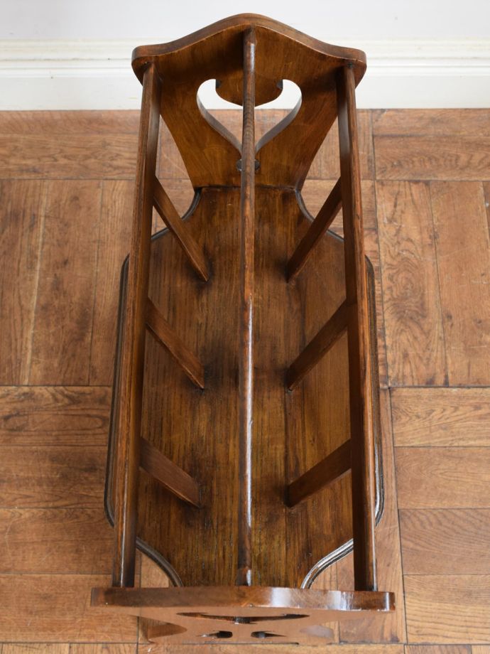 アンティークのマガジンラック