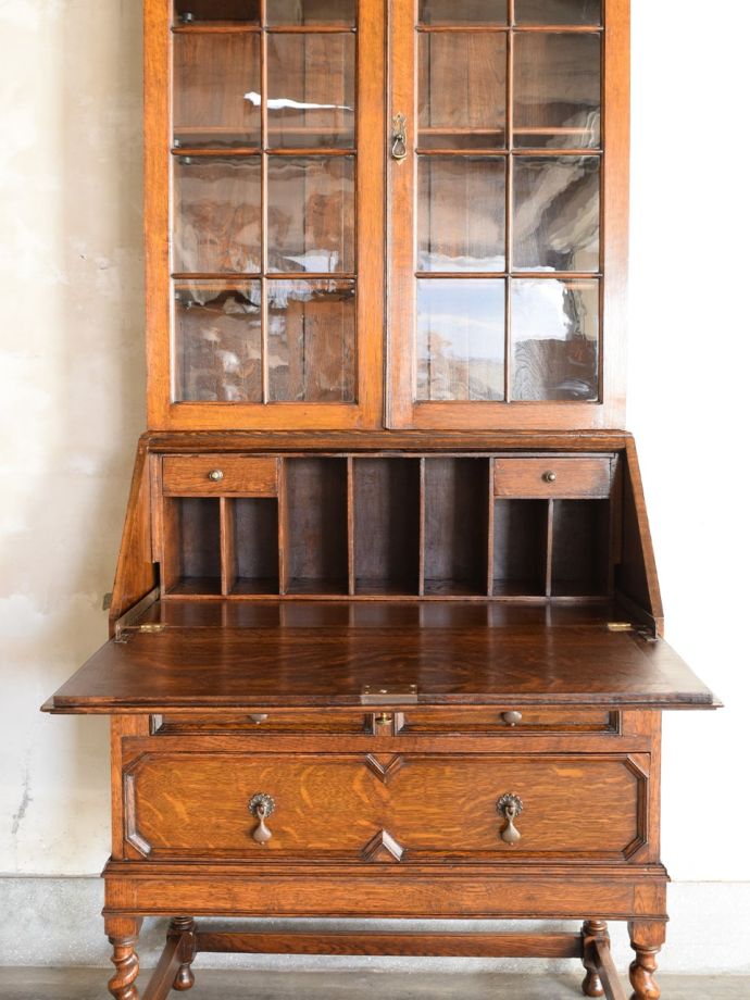 ビューローの扉の中