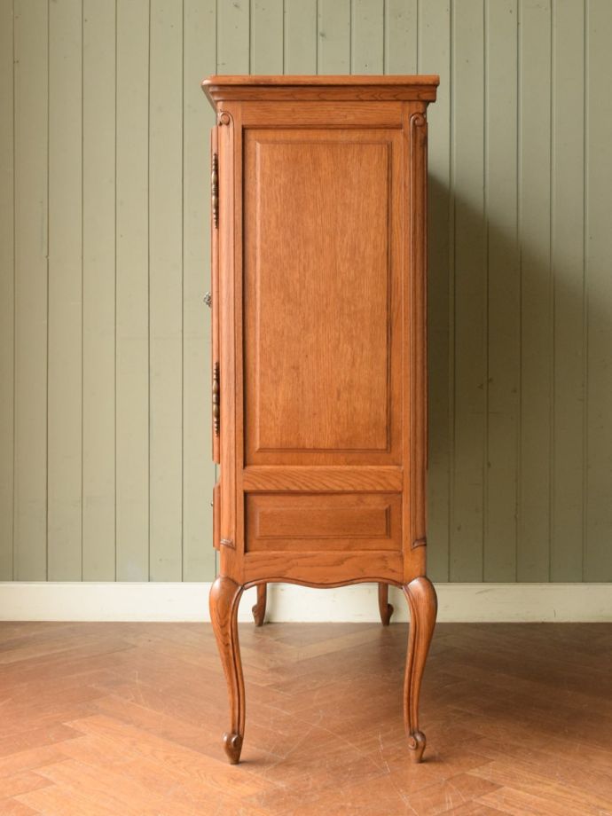 サイドボードの側面