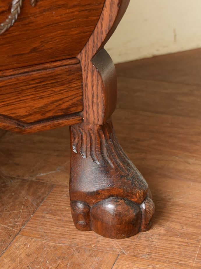 アンティークチェストの脚