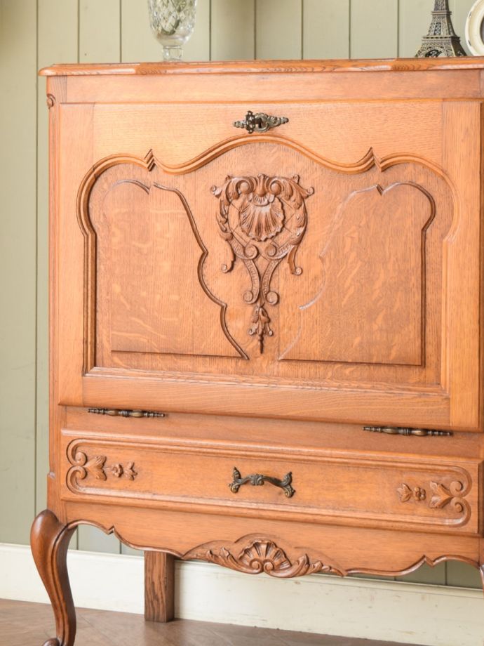 フランスのアンティークらしい美しい彫