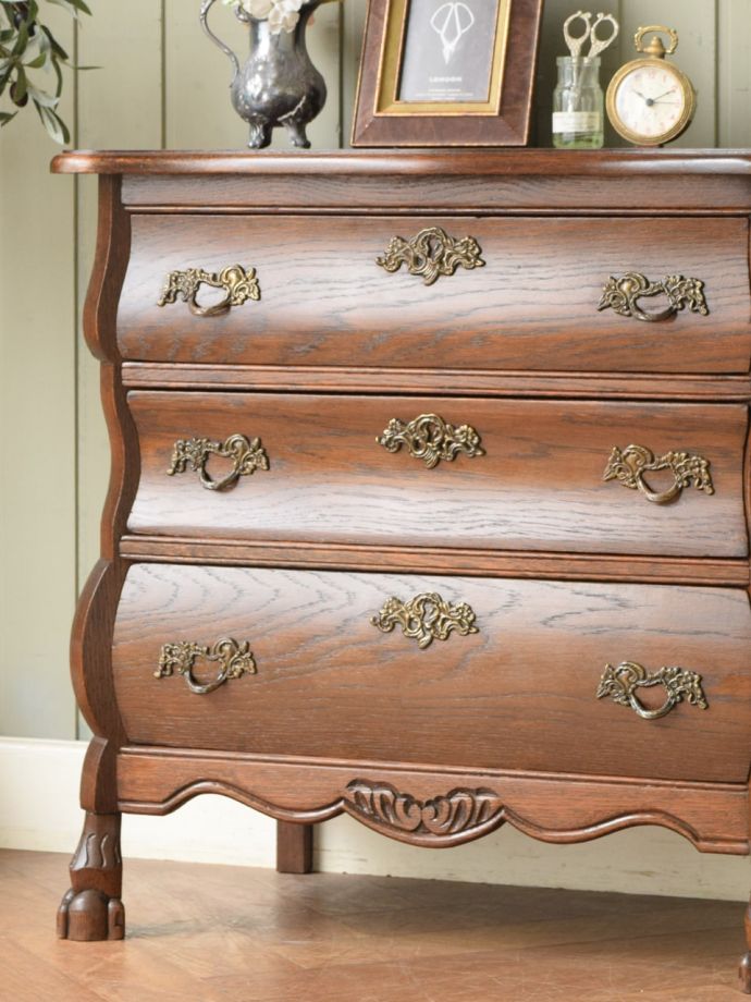 アンティークのコモードの魅力