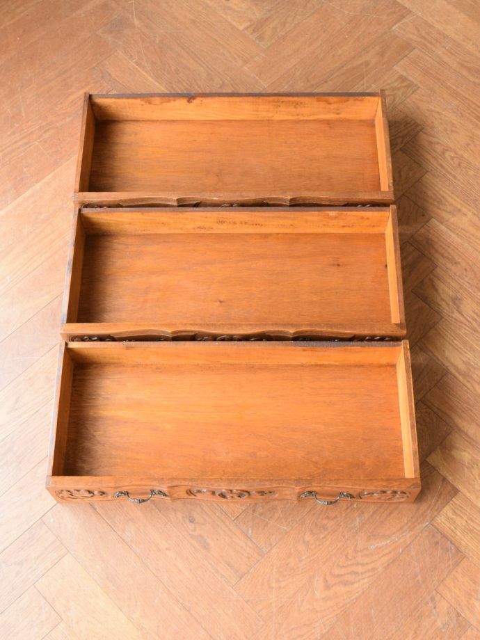 アンティークチェストの引き出し