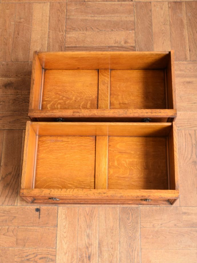 アンティーク家具の引き出し