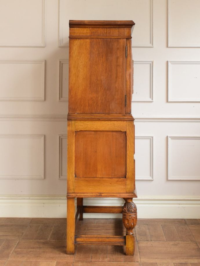 カップボードチェストの側面