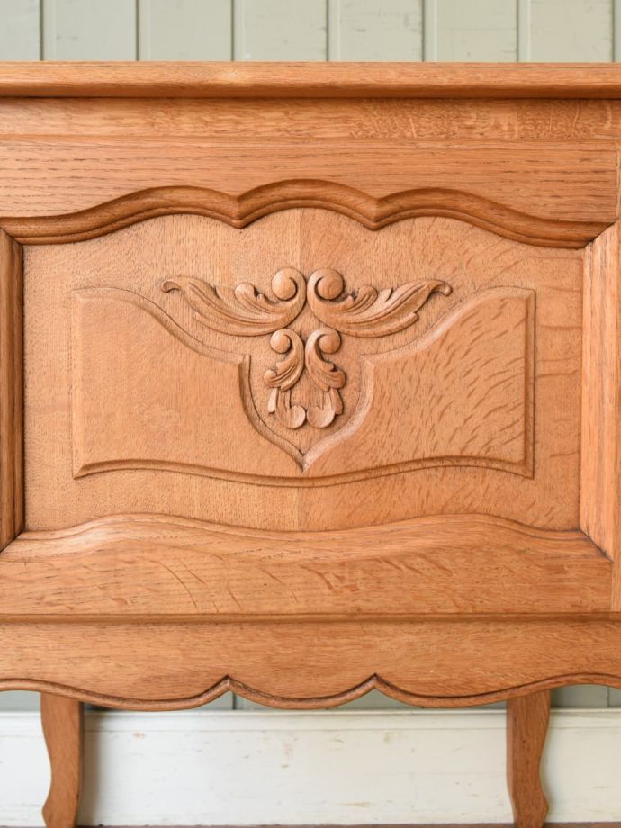 アンティーク家具の装飾