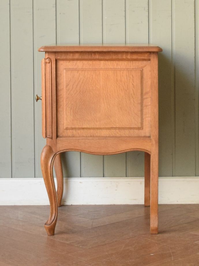 サイドキャビネットの側面