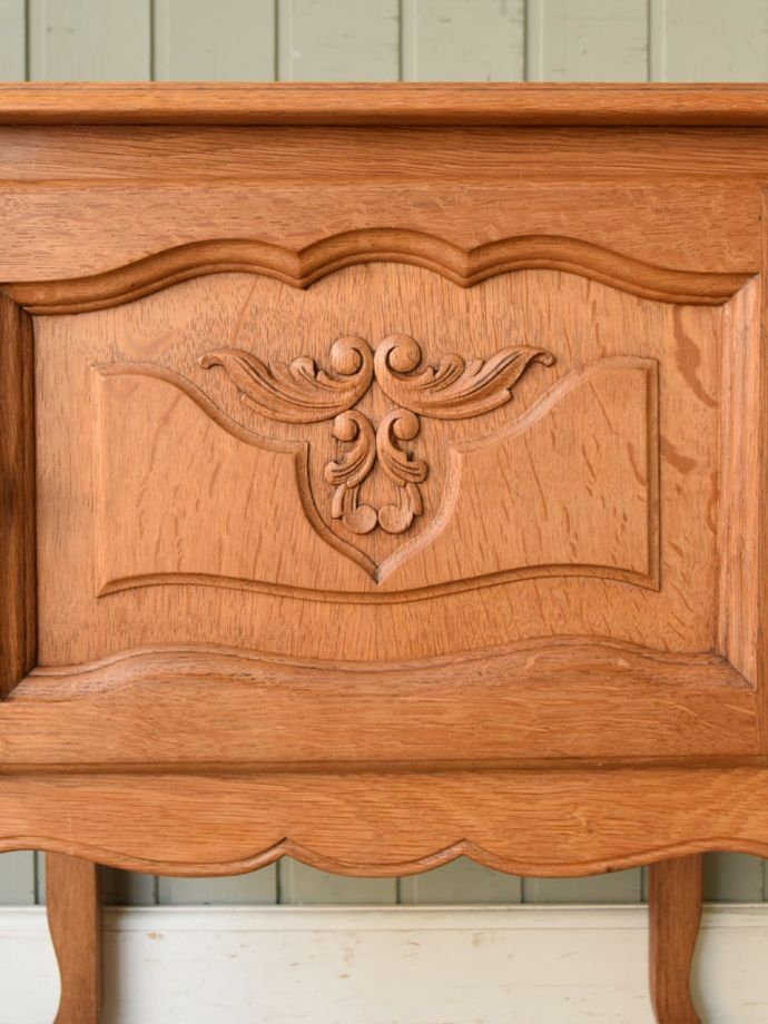 アンティーク家具の装飾