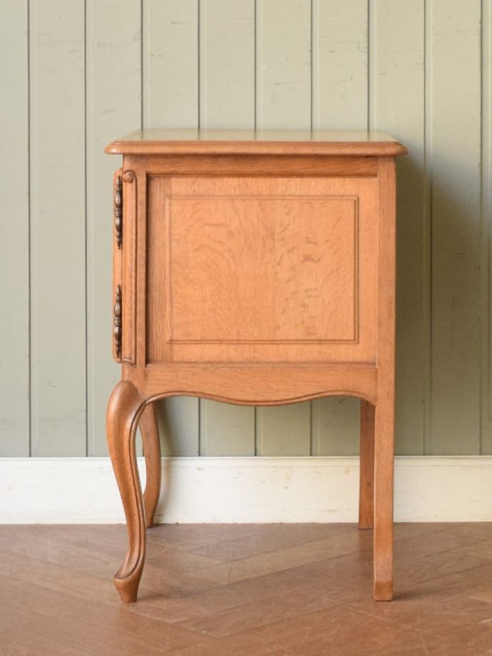 サイドキャビネットの側面