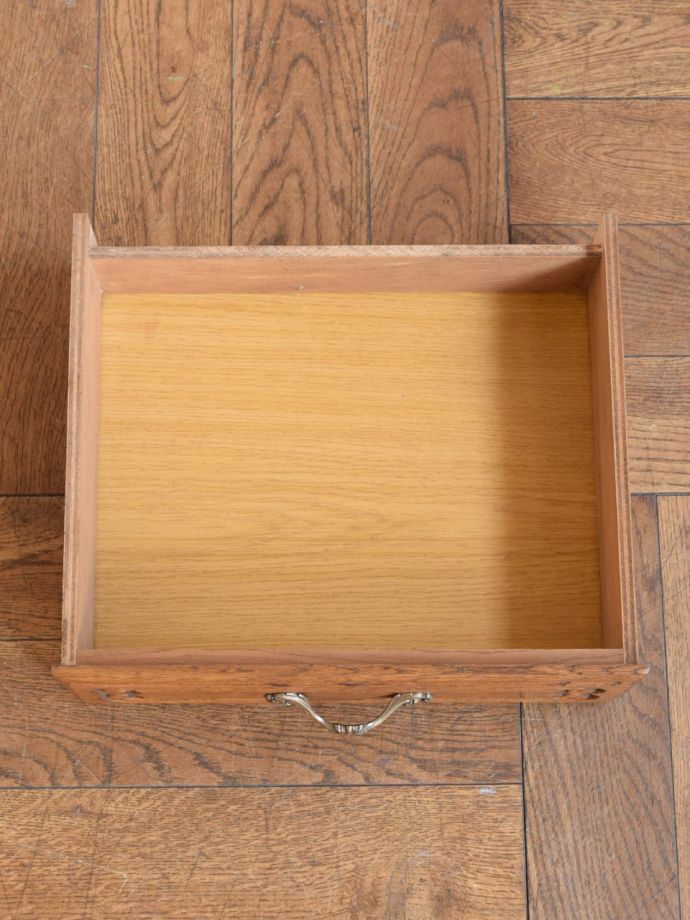 チェストの引き出しの中