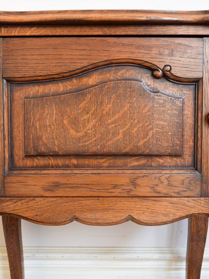 アンティーク家具の装飾