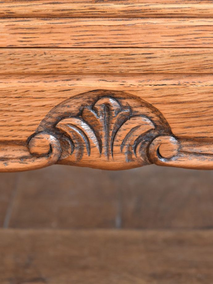 フランスらしい彫