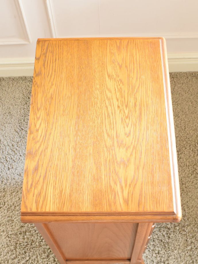 サイドチェストの天板