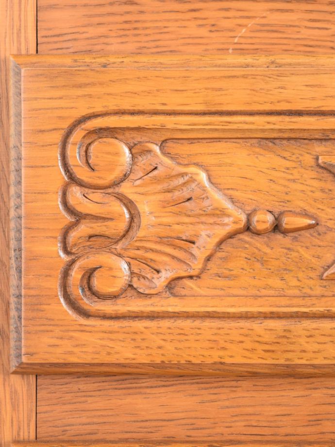 アンティーク家具の装飾