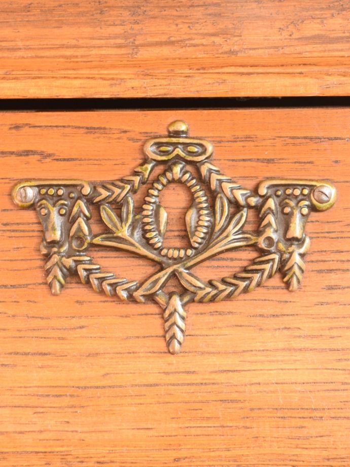 コモードの装飾