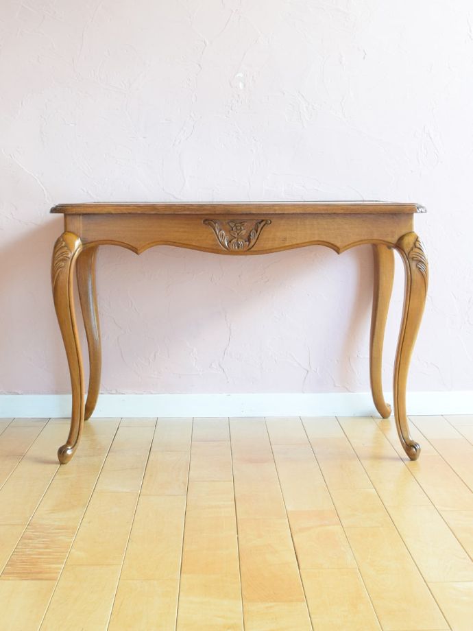 コーヒーテーブルの側面