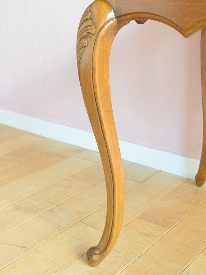 アンティークテーブルの脚