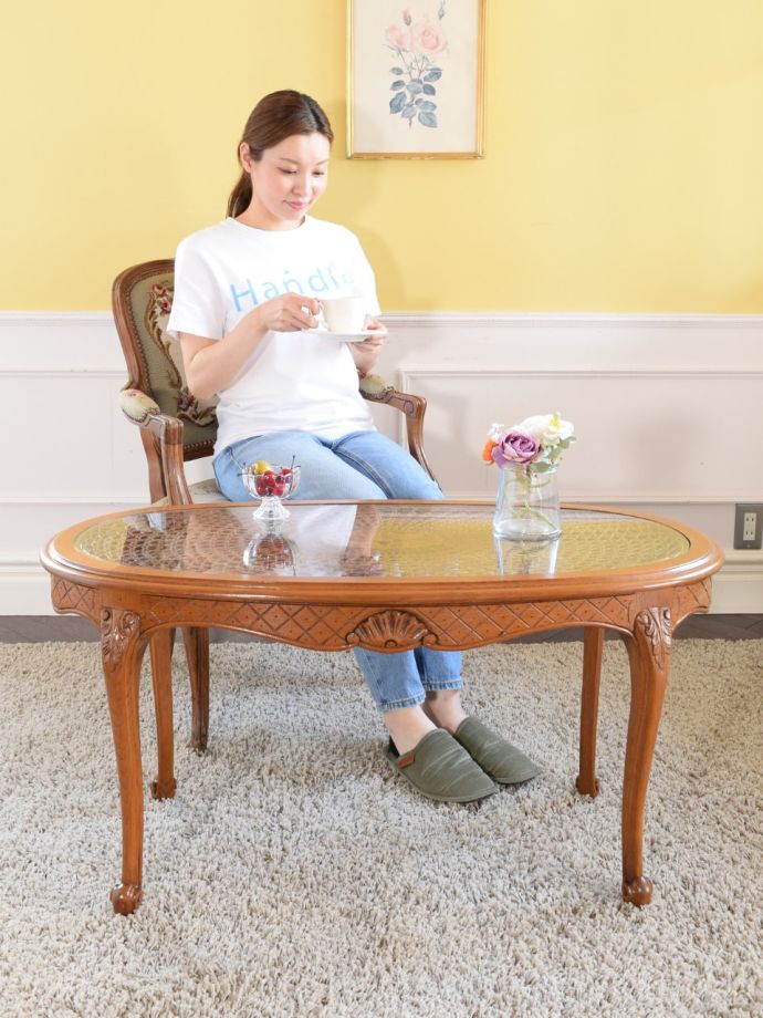 フランスの優雅なコーヒーテーブル