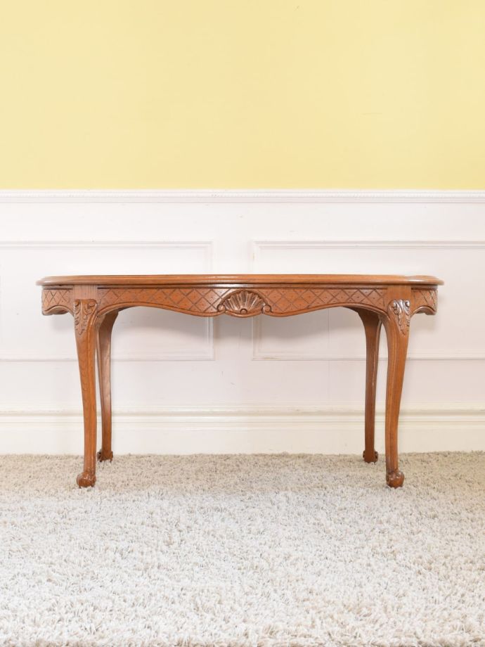 コーヒーテーブルの側面