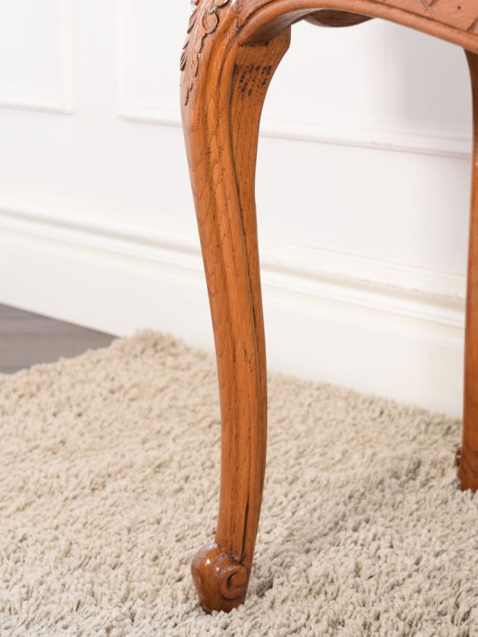 アンティークテーブルの脚