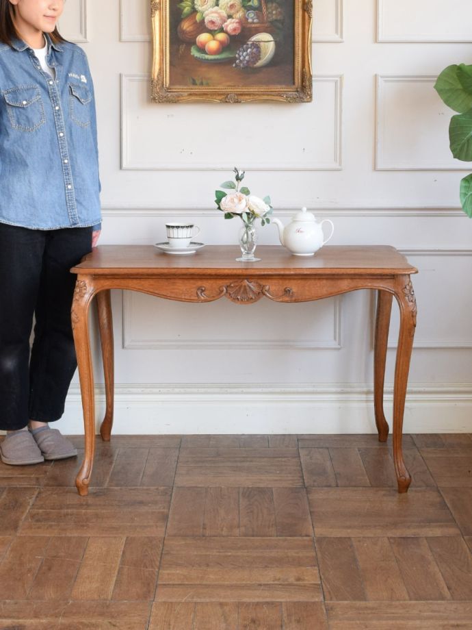 アンティークのサイドテーブル