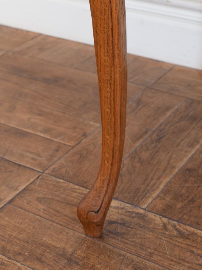 アンティークテーブルの脚