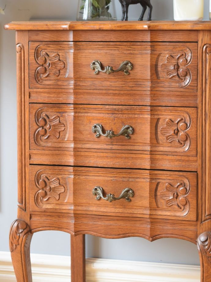フランスアンティーク家具らしさが漂う装飾