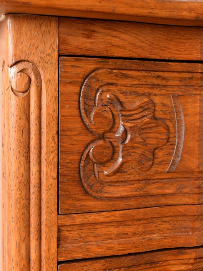 アンティーク家具の装飾