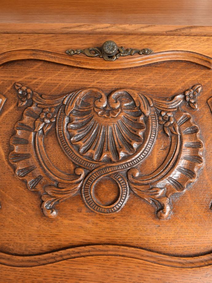 ビューローの装飾