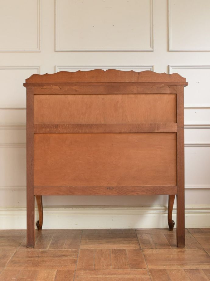 ビューローの後ろ姿