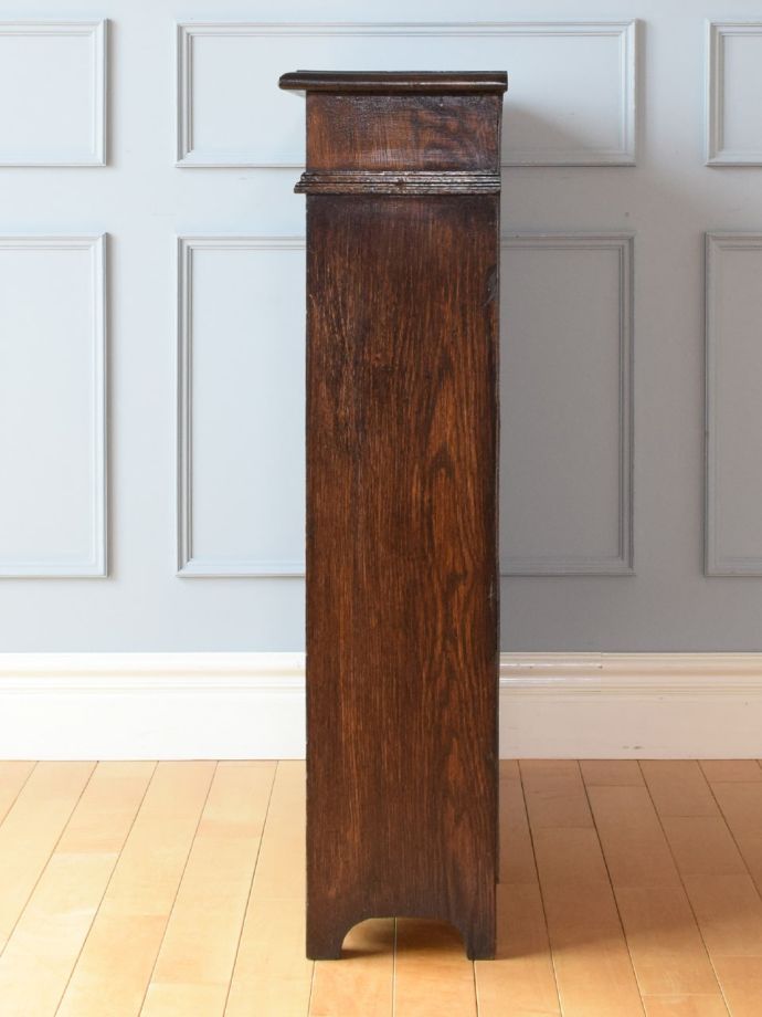 オープンシェルフの側面