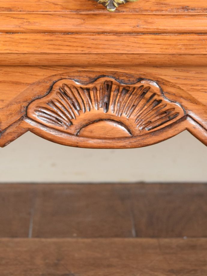 フランスらしい彫