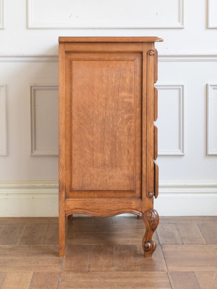 アンティークチェストの側面