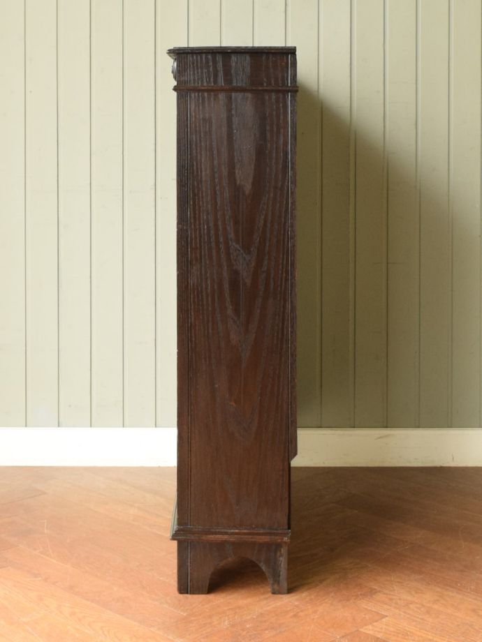 オープンシェルフの側面