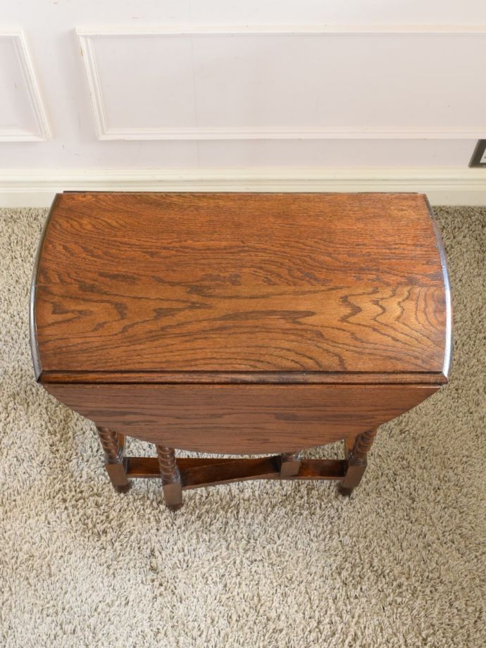 コンパクトなゲートレッグテーブル