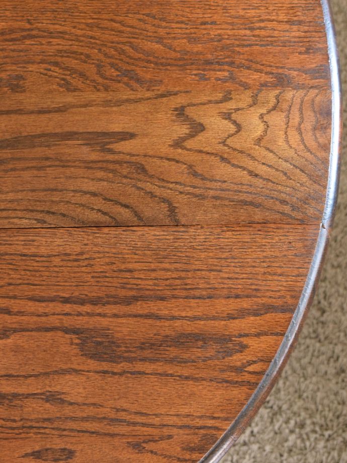 アンティークテーブルの美しい木目